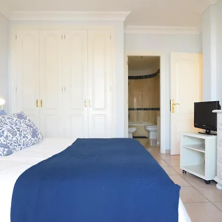 Colonial Apartment