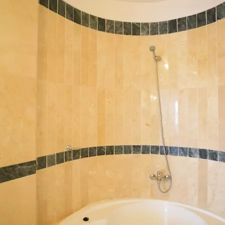 Colonial * أذيخي