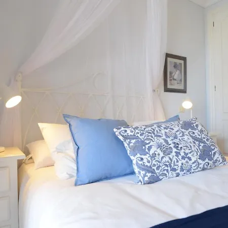 Colonial Apartment *