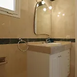 Colonial Apartment
